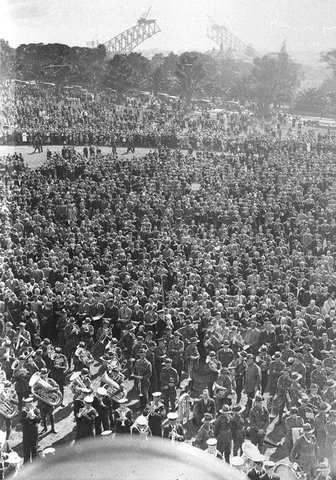 Anzac Day in the Domain, Sydney, 25 April 1930 Sam Hood