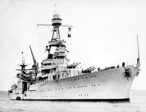 USS Chicago (CA-29) enters Sydney habour in 1941