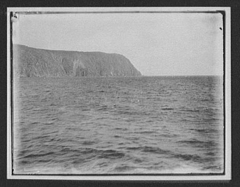 Mountain coastline - Sydney Harbor (?) LCCN2004707460, 1895