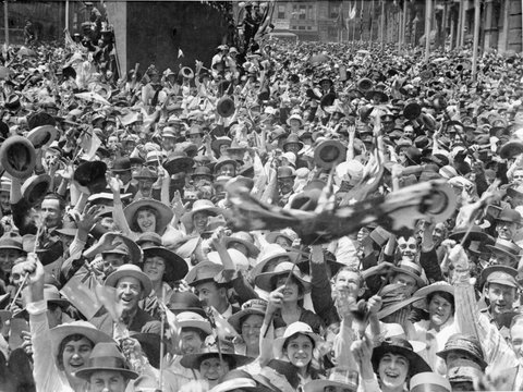 Celebrating in Martin Place, Sydney, 1918