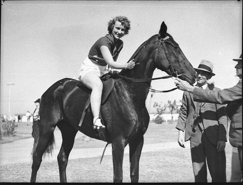 Hollywood Hotel Revue Company girls at Kembla Races taken for Fullers Theatres Ltd, 1938