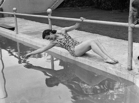 Vagabond King ballet Audrae Swayn ballet mistress soloist at Mr Hugh Wards home, 1940