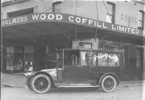 1919 model Renault hearse at Wood Coffills funeral parlour, 1920–30
