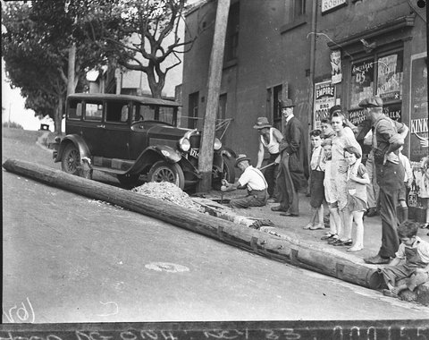1928 model Studebaker sedan crashes into a lightpole in Crown Street, 1935