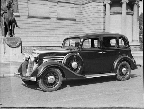 1934 5BX Vauxhall Big Six 26 hp sedan body by Holdens taken for Liberty Motors, 1937