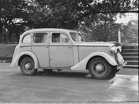 1935 DX Light Six 14 hp Vauxhall sedan body by Holdens taken for Liberty Motors, 1937