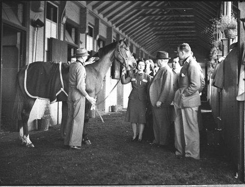 2UW Players at stables Randwick, 1938
