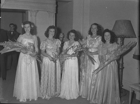 2UW theatre broadcast and Union Theatres prizes, 1945
