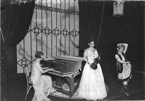 A female trio pianist violinist and dancer Wentworth Hotel, 1930s