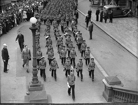 Adelaide Boys Band arriving in Sydney, 1937