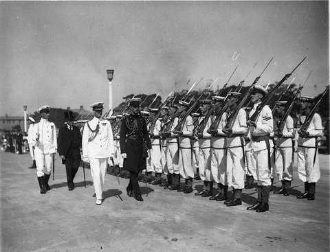 Admiral inspects RAN Guard of Honour, 1932