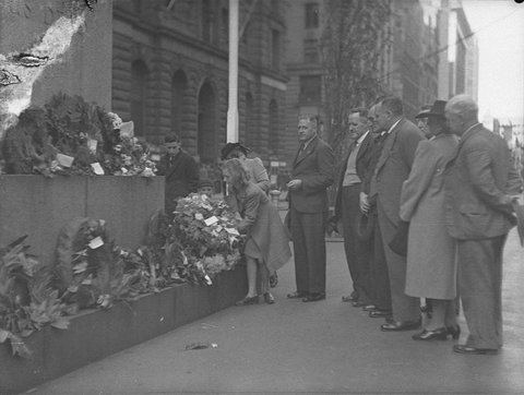 Anzac Day job for Mr Lean, 1944