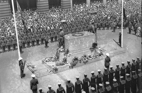 Anzac Day ceremony at Cenotaph Martin Place, 1930s