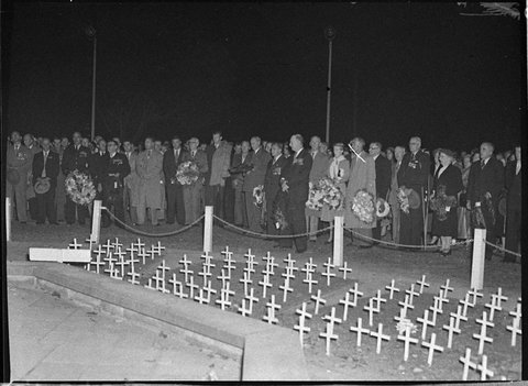 Anzac Day dawn service Civic Park, 1955