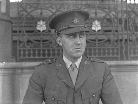 Army captain Victoria Park, 1942