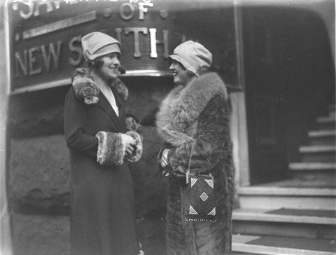 Arrival of two actresses, 1920s