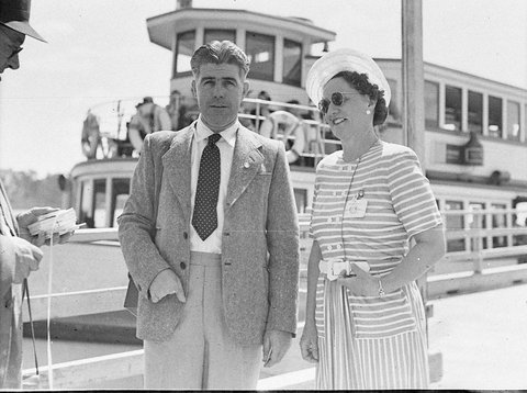 Associated Bread Manufacturing Conference ferries leaving for picnic, 1949