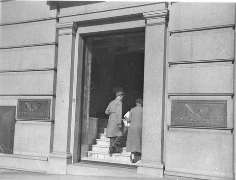 Bank robbery at No 7 Wynyard Street, c. 1934