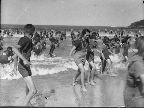 Beach scene, 1930s