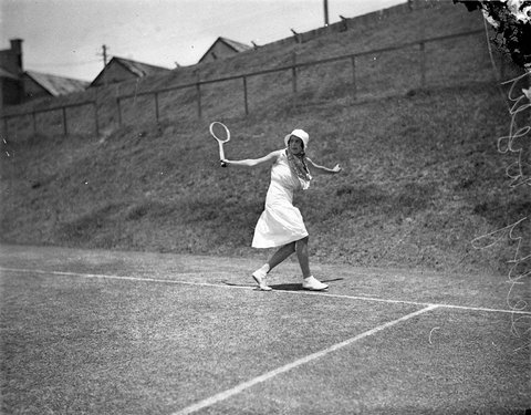 Betty Wylie in action in long dress, c. 1930