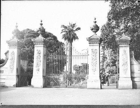 Botanic Gardens gates, 1937