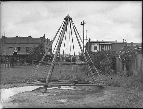 Broken Lidcombe swing Harold T Morgan, 1943