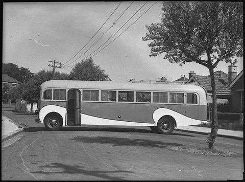 Bus, 1945