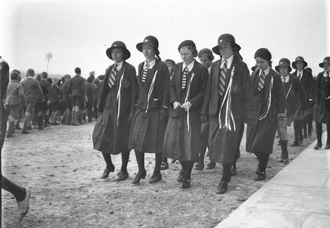 Catholic schoolchildren at Cerretti memorial Manly, 1934