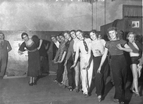 Choreographer Frances Scully discusses dance routines with dancers, c. 1935