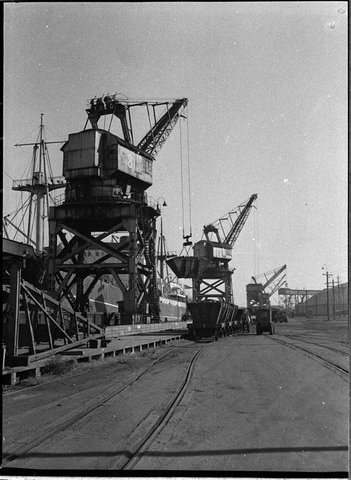 Coal loading cranes Carrington, 1955