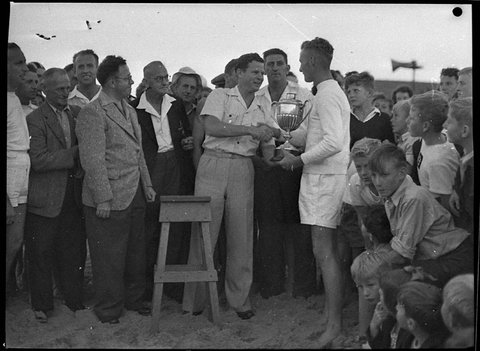 Collaroy surf carnival taken for Acme Theatres, 1946