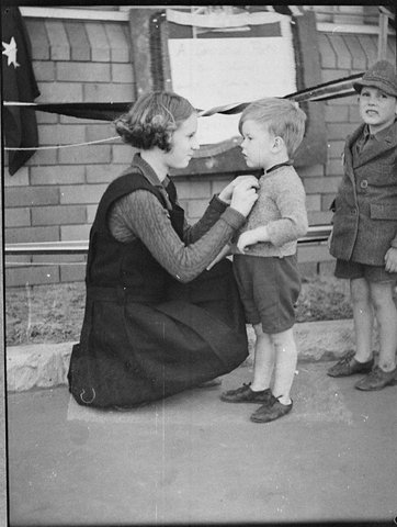 Coronation party for kindergarten, 1937