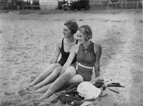 Country socialites, 1930s