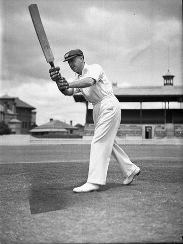 Cricket match personalities Arthur Chipperfield, 1938