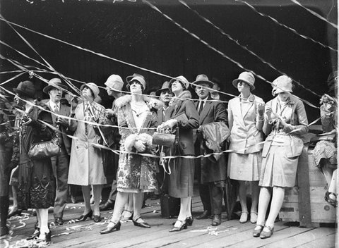 Crowds on the wharf with farewell streamers for the departure of the PO Moldavia, 1928