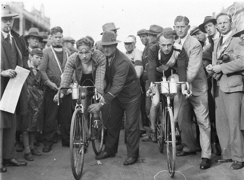 Cyclists Dunning and Jackson, 1930s