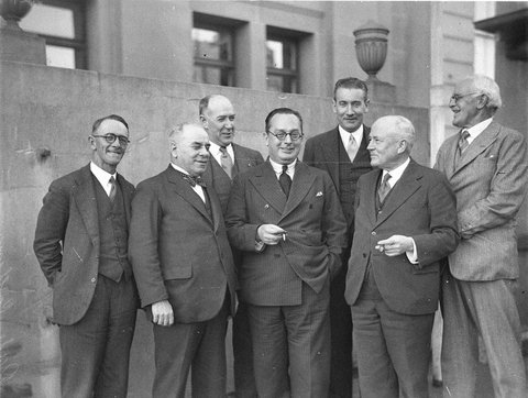 Dale Collins and others, 1933–34