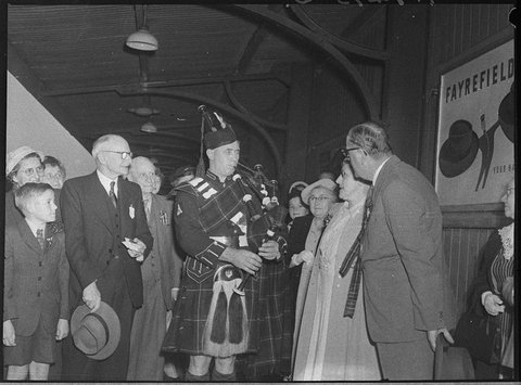 Dame Flora MacLeod Chieftain of the MacLeod Clan at Broadmeadow Railway Station during Australian visit Mr G Ingram Chieftain of Newcastle Scots Association Dame Flora Mr A Frew Vice Chieftain and Rev G Reid, 1954