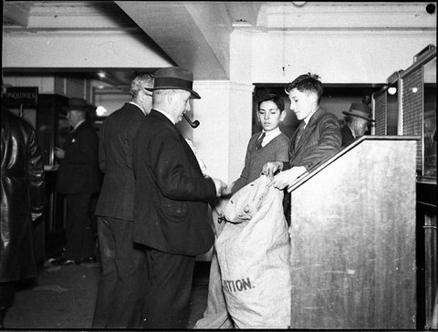 Declaration of the poll at the Town Hall, 1935
