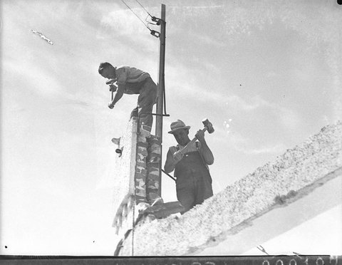 Demolishing buildings at Manly and Old South Head Road, 1934
