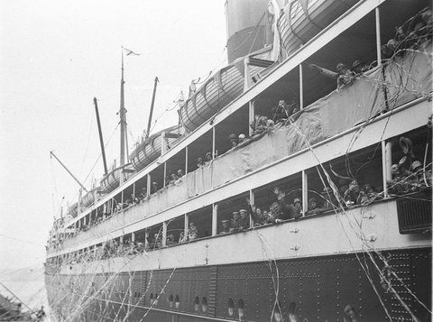 Departure by ship of NSW Governor Sir Philip Game and family, 1935
