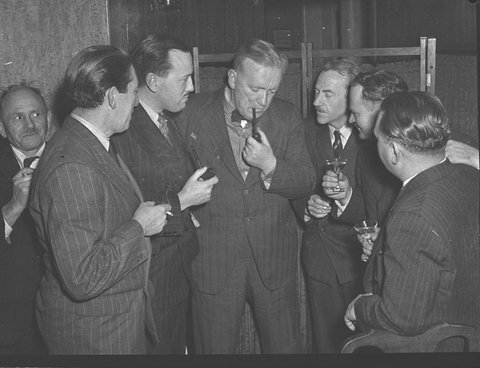 Dinner to Syd Miller Ushers Hotel taken for Smiths Weekly, 1945