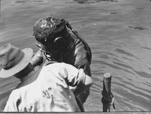 Diver for the tug Undine, 1937