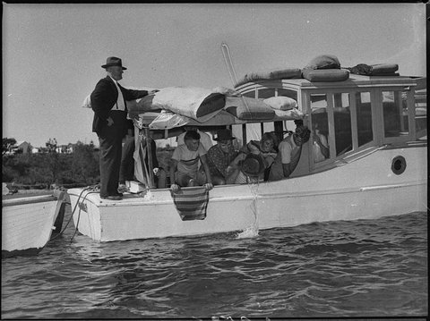 Dr Pittars cruiser and personalities, 1954