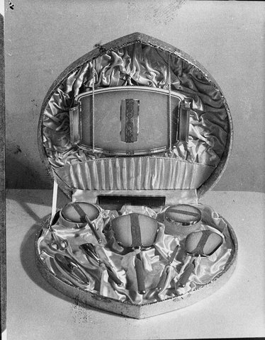 Dressing table set, 1937