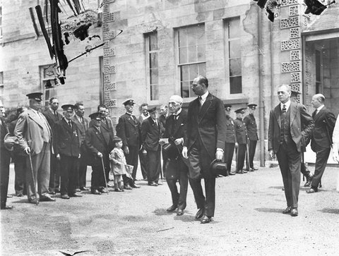 Duke of Gloucester meets wounded WW I soldiers at Prince of Wales Hospital with former Prime Minister Billy Hughes on left, 1934