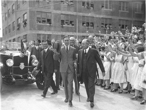 Duke of York acknowledges the cheering crowd, 1927