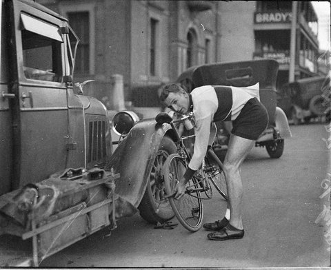 Dunlop Road race Goulburn to Sydney G Murr St George, 1932