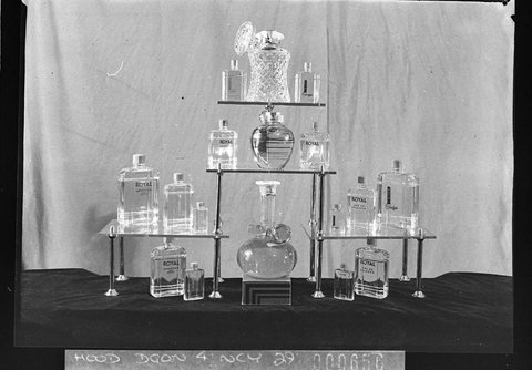 Elliott Bros display of perfumes in decanters and bottles, 1938