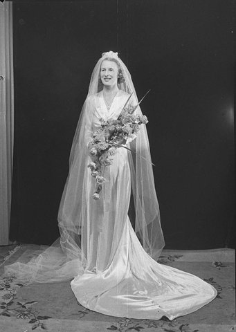 EmmertonChinnery wedding, 1940
